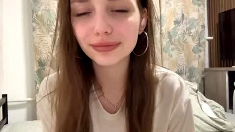 Snapshot of aliciacampbellia chatting on 07-29-26, 05:16 Alice online show from 07-29-26, 05:16
