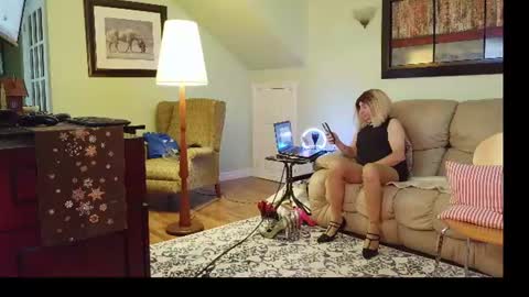 Snapshot of aliciadehart181 chatting on 07-05-26, 07:10 Alicia deHart Help me reach 1000 Followers. Its FREE online show from 07-05-26, 07:10