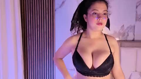 Snapshot of alicialevy chatting on 11-30-25, 11:47 LUNA online show from 11-30-25, 11:47