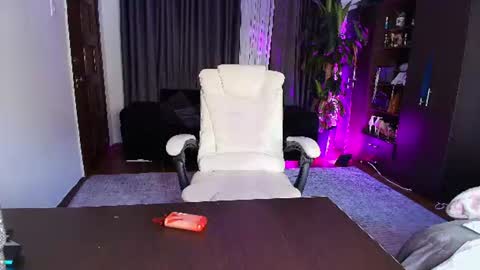 Snapshot of aliciawonderxx chatting on 07-24-26, 10:19 aliciawonderxx online show from 07-24-26, 10:19
