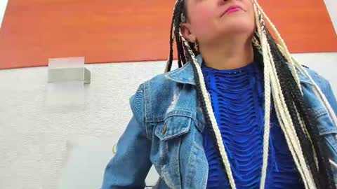 Snapshot of alicie_green chatting on 10-20-25, 02:45 im tutti online show from 10-20-25, 02:45
