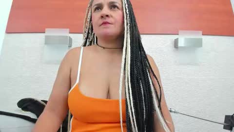 Snapshot of alicie_green chatting on 10-27-25, 02:48 im tutti online show from 10-27-25, 02:48