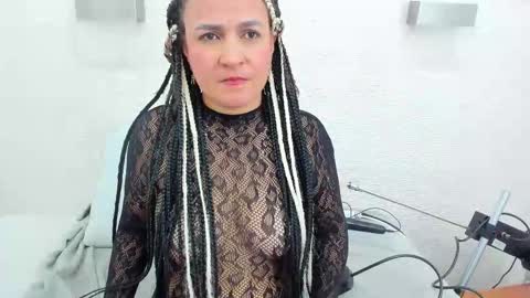 Snapshot of alicie_green chatting on 10-29-25, 02:36 im tutti online show from 10-29-25, 02:36