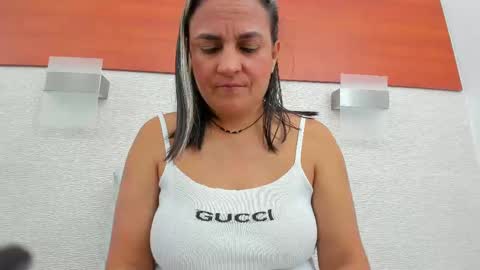 Snapshot of alicie_green chatting on 11-18-25, 02:06 im tutti online show from 11-18-25, 02:06