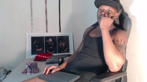 Snapshot of alid_17 chatting on 12-14-24, 12:01 Alid 17 online show from 12-14-24, 12:01