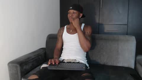 Snapshot of alid_17 chatting on 02-28-25, 09:23 Alid 17 online show from 02-28-25, 09:23