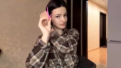 Niki online show from 02-13-26, 01:51