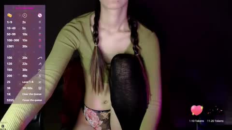 Snapshot of alien_art_lover chatting on 02-10-25, 06:24 Mia online show from 02-10-25, 06:24