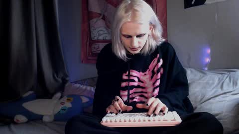 Snapshot of alien_bella chatting on 03-21-26, 09:51 Alien Bella online show from 03-21-26, 09:51