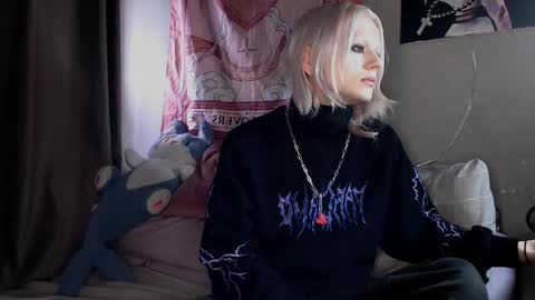 Snapshot of alien_bella chatting on 03-23-26, 02:32 Alien Bella online show from 03-23-26, 02:32