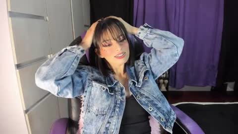 Snapshot of alien_universe chatting on 02-19-25, 12:57 Aiko Independent Model online show from 02-19-25, 12:57