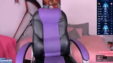 Snapshot of alien_universe chatting on 12-17-25, 07:53 Aiko Independent Model online show from 12-17-25, 07:53