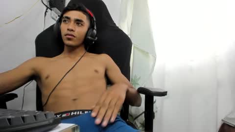 My name is Andrs and Im 18 years old. online show from 06-25-26, 03:16