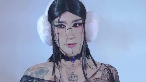 Snapshot of alienexxx chatting on 05-12-26, 12:19 online show from 05-12-26, 12:19
