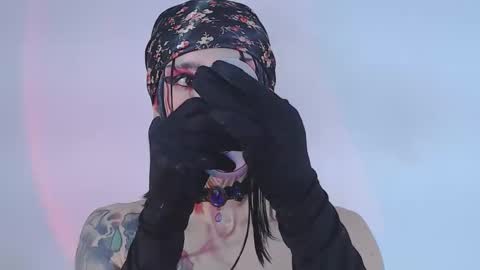 Snapshot of alienexxx chatting on 05-15-26, 12:50 online show from 05-15-26, 12:50