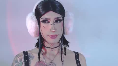 Snapshot of alienexxx chatting on 05-16-26, 12:29 online show from 05-16-26, 12:29