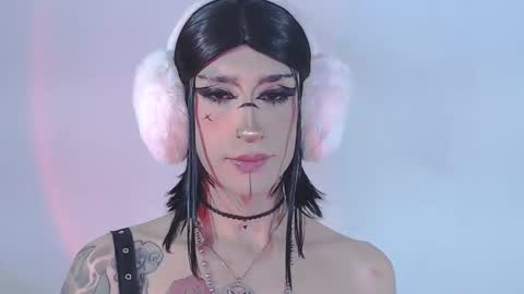 Snapshot of alienexxx chatting on 05-16-26, 12:40 online show from 05-16-26, 12:40