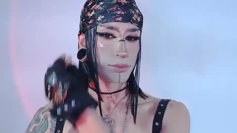 Snapshot of alienexxx chatting on 05-28-26, 12:30 online show from 05-28-26, 12:30