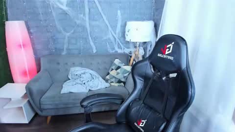 Snapshot of aliice_cartier chatting on 12-28-24, 01:18 Alice online show from 12-28-24, 01:18