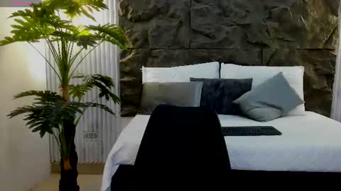 Snapshot of aliice_greco chatting on 07-18-26, 12:09 Alice online show from 07-18-26, 12:09