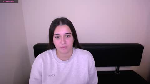 Snapshot of alinaasti_ chatting on 10-16-25, 08:48 Alina online show from 10-16-25, 08:48