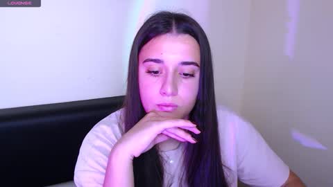 Snapshot of alinaasti_ chatting on 10-17-25, 07:55 Alina online show from 10-17-25, 07:55