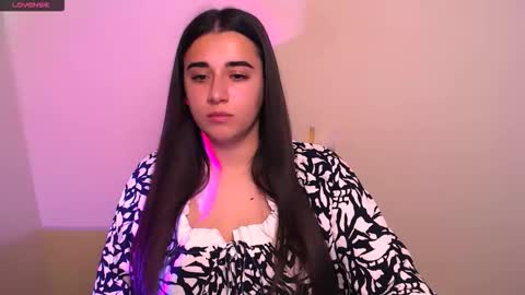 Snapshot of alinaasti_ chatting on 10-28-25, 08:29 Alina online show from 10-28-25, 08:29