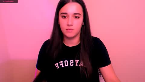 Snapshot of alinaasti_ chatting on 11-14-25, 08:46 Alina online show from 11-14-25, 08:46