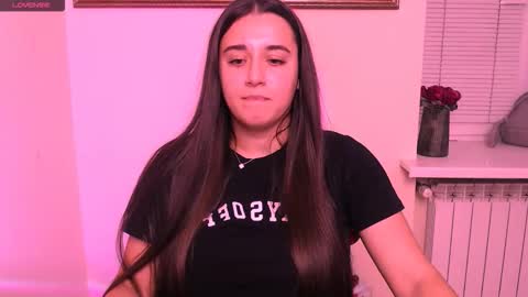 Snapshot of alinaasti_ chatting on 11-18-25, 09:25 Alina online show from 11-18-25, 09:25