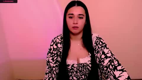 Snapshot of alinaasti_ chatting on 11-27-25, 08:27 Alina online show from 11-27-25, 08:27