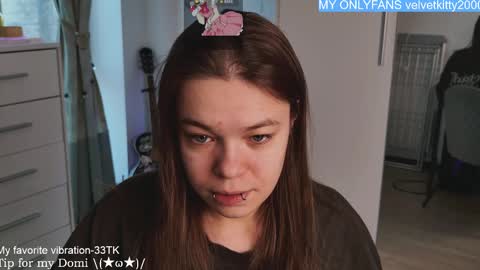 Snapshot of alinabae chatting on 02-26-25, 12:03 Alina and Ben online show from 02-26-25, 12:03