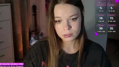 Snapshot of alinabae chatting on 09-25-25, 07:39 Alina and Ben online show from 09-25-25, 07:39