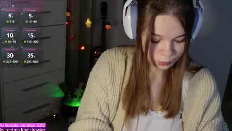 Snapshot of alinabae chatting on 10-30-25, 11:16 Alina and Ben online show from 10-30-25, 11:16