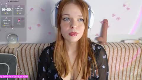 Snapshot of alinabae chatting on 11-26-25, 09:05 Alina and Ben online show from 11-26-25, 09:05