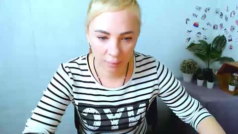 Snapshot of alinafrey_ chatting on 01-07-26, 05:32 Alina online show from 01-07-26, 05:32