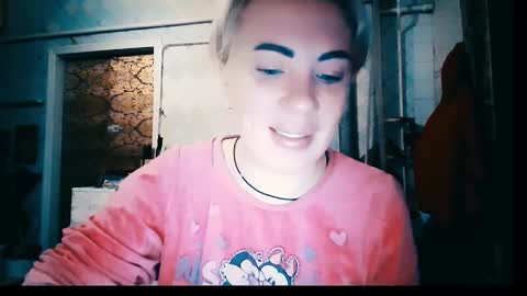 Snapshot of alinafrey_ chatting on 01-09-26, 02:58 Alina online show from 01-09-26, 02:58