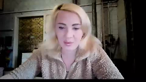 Snapshot of alinafrey_ chatting on 02-01-26, 06:45 Alina online show from 02-01-26, 06:45