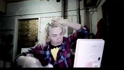 Snapshot of alinafrey_ chatting on 02-07-26, 07:01 Alina online show from 02-07-26, 07:01