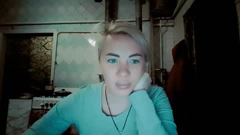 Snapshot of alinafrey_ chatting on 02-15-26, 05:48 Alina online show from 02-15-26, 05:48