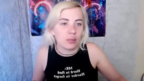 Snapshot of alinafrey_ chatting on 02-18-26, 06:31 Alina online show from 02-18-26, 06:31