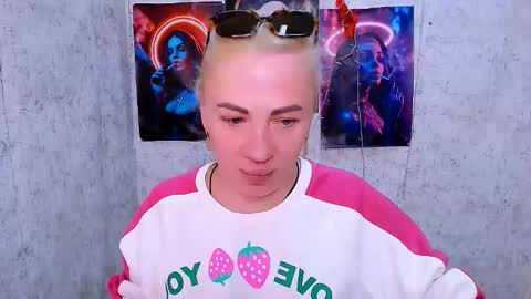 Snapshot of alinafrey_ chatting on 03-15-26, 05:24 Alina online show from 03-15-26, 05:24