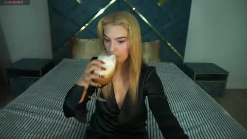 Snapshot of alinalemon chatting on 06-19-26, 08:34 Alina online show from 06-19-26, 08:34