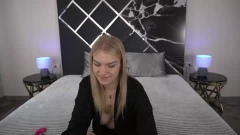 Snapshot of alinalemon chatting on 06-23-26, 05:38 Alina online show from 06-23-26, 05:38