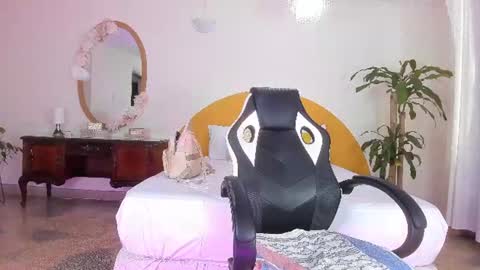 Snapshot of alinasimmons chatting on 06-23-26, 12:36 AlinaSimmons online show from 06-23-26, 12:36