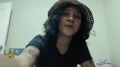 Snapshot of alinawoolf_ chatting on 05-18-26, 02:07 Ali online show from 05-18-26, 02:07