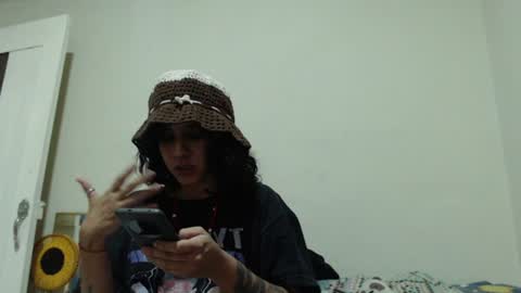 Snapshot of alinawoolf_ chatting on 06-18-26, 04:24 Ali online show from 06-18-26, 04:24