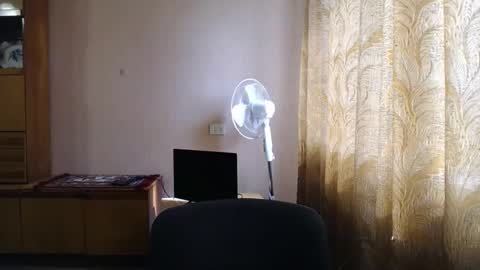 Snapshot of alinaxjames chatting on 04-19-26, 11:53 AlinaxJames online show from 04-19-26, 11:53