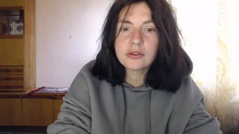 Snapshot of alinaxjames chatting on 04-25-26, 02:47 AlinaxJames online show from 04-25-26, 02:47