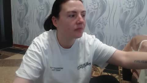Snapshot of alinaxjames chatting on 05-16-26, 08:44 AlinaxJames online show from 05-16-26, 08:44