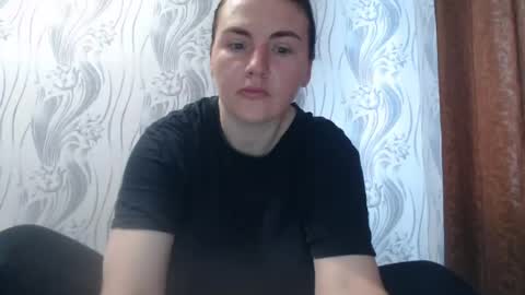Snapshot of alinaxjames chatting on 06-27-26, 07:46 AlinaxJames online show from 06-27-26, 07:46